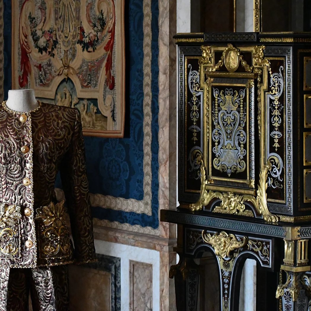 Louvre Couture. Objets d’art, Objets de mode 1