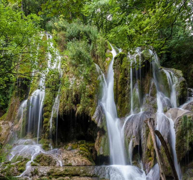 Cascade de Claire Fontaine 1