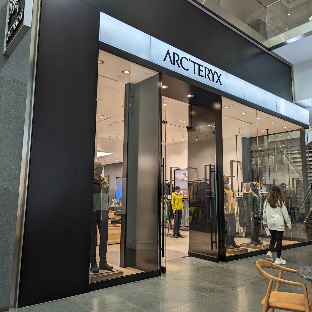 Arc'teryx Brookfield Place 1
