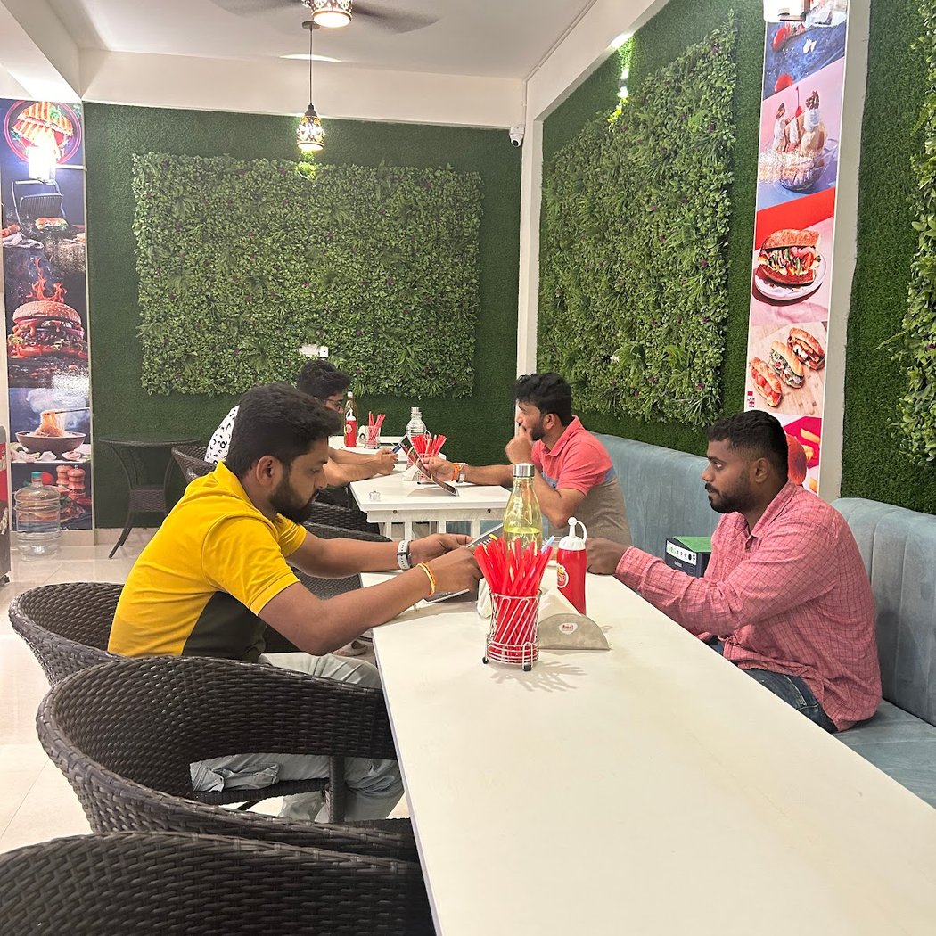 AR Cafe & Juice Bar 3