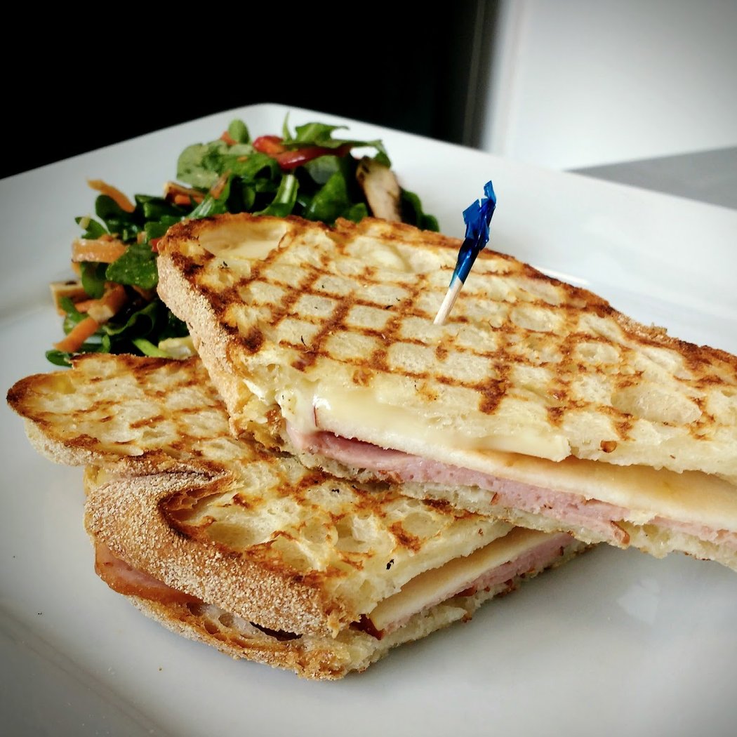 Cafe Bistro Chasse Galerie 1