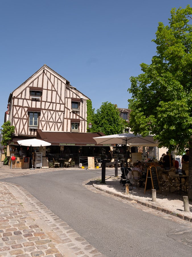 Pl. du Châtel 3