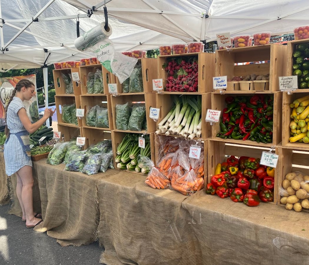 The Farmer's Market at Highlands Square 1