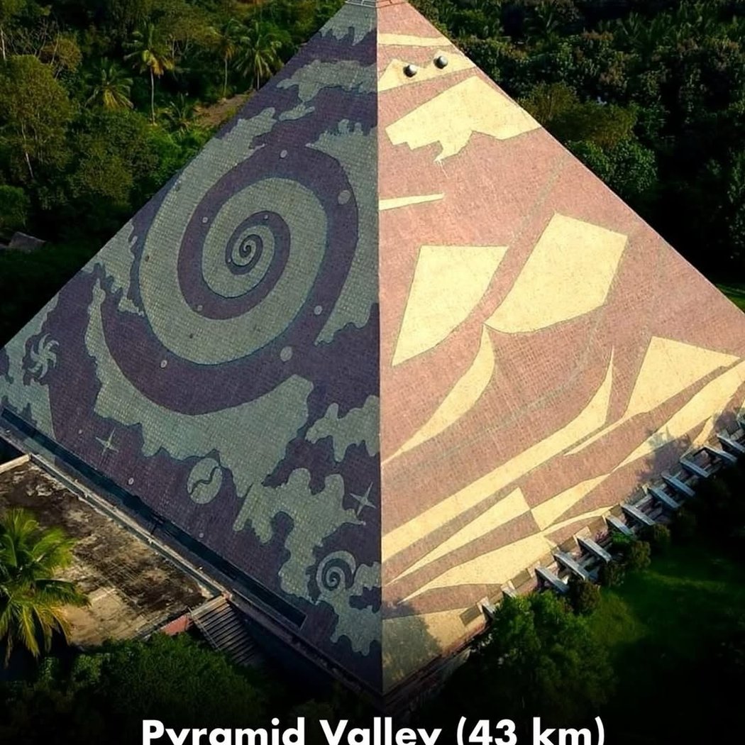 Pyramid Valley 1