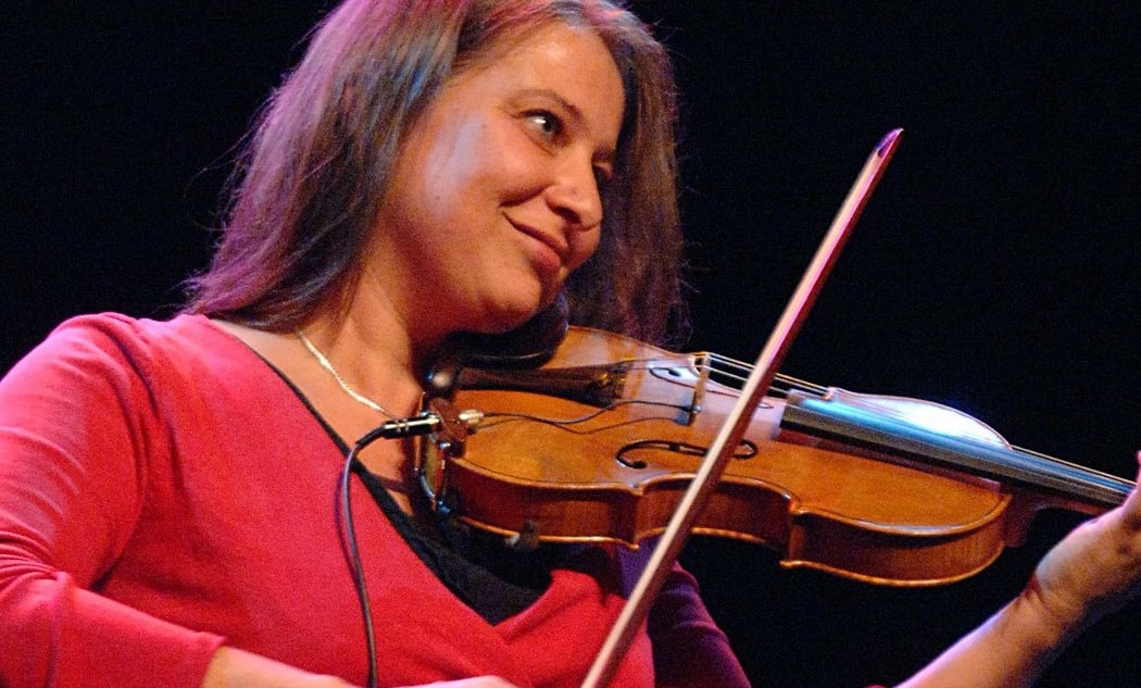 Violon traditionnel fiddle et percussion bodhrán d’Irlande – Bal irlandais 2
