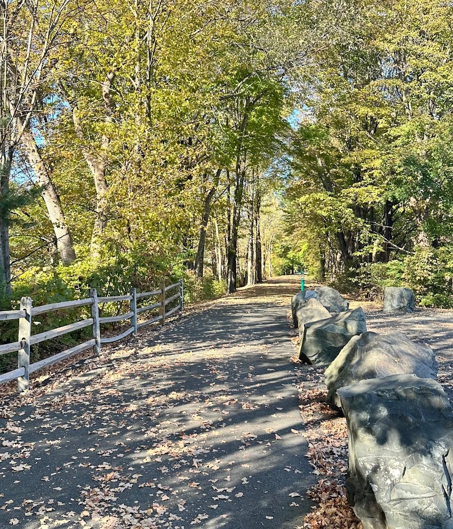 Farmington Canal Heritage Trail Parking (Hartford Ave) 2