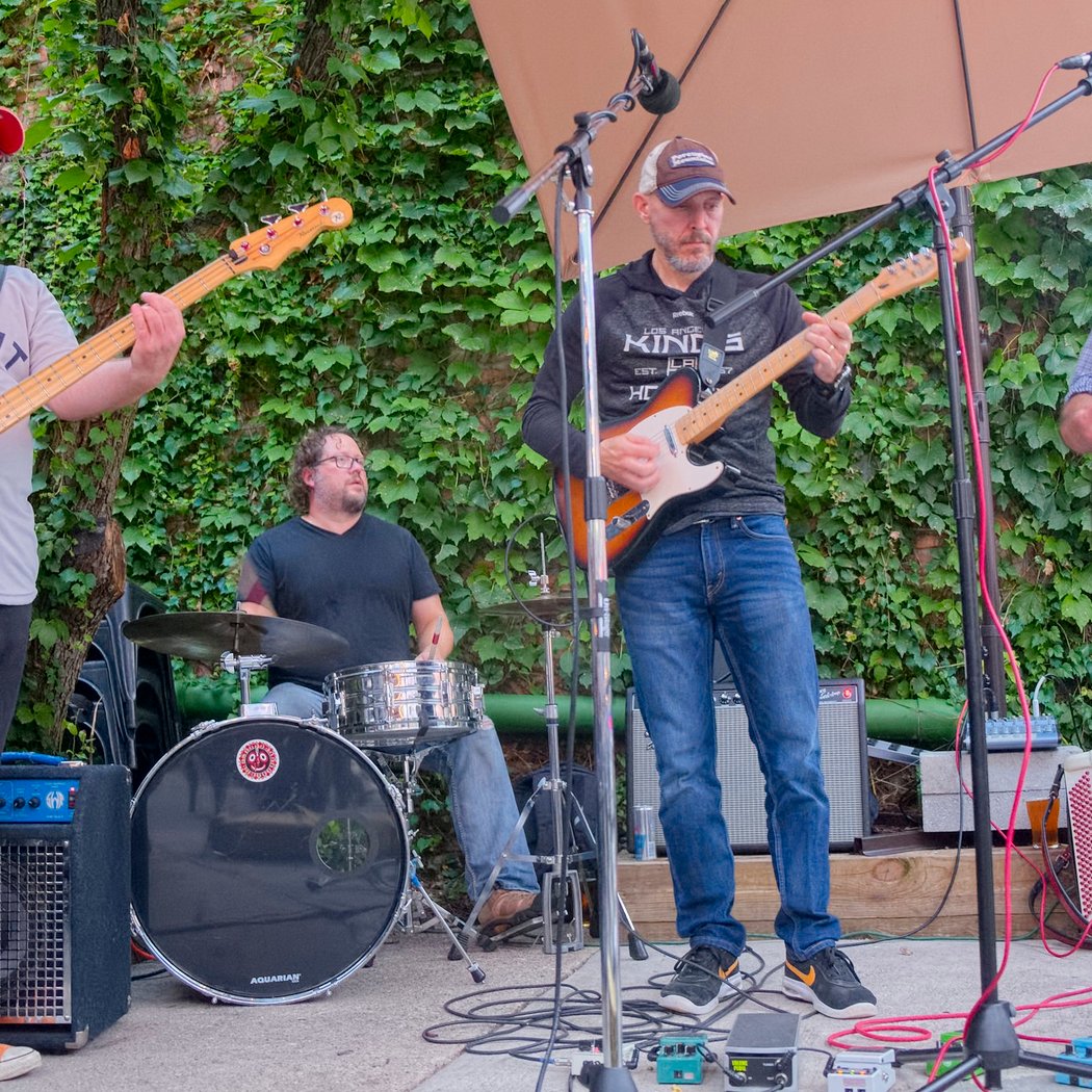 Happy Hour: The Glen Leven Band 1