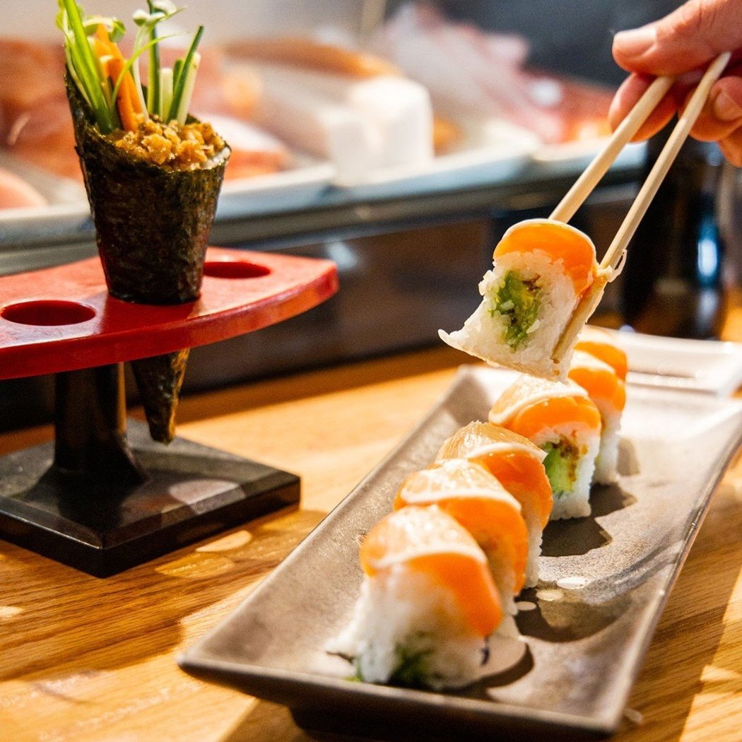 Live Sushi Bar 1