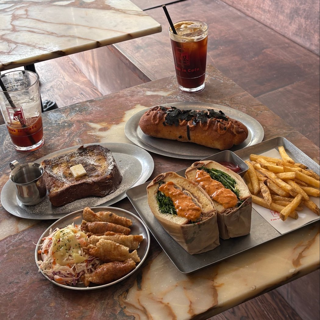 Peek in Cafe 1