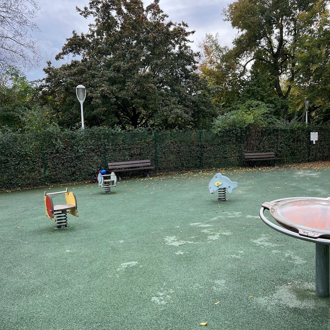Aire de jeux d'enfants 2