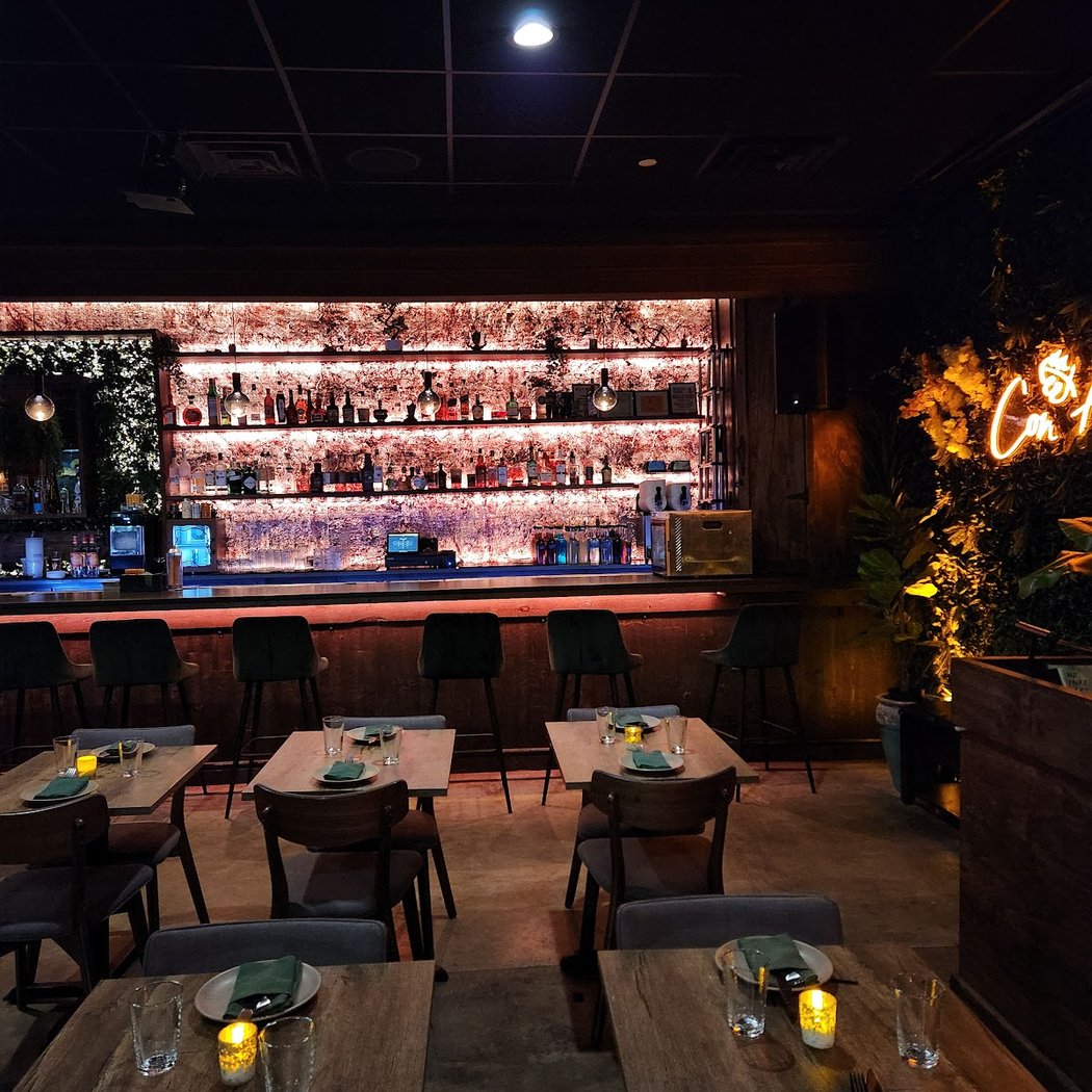 Iliana's Bar Lounge 2