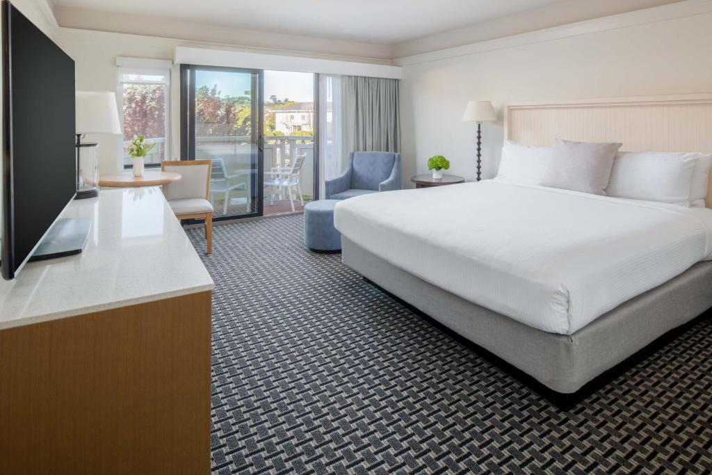 The Lodge at Tiburon 2