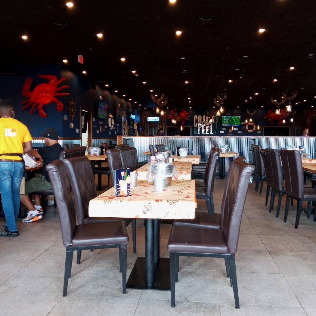 Hook & Reel Cajun Seafood & Bar 2