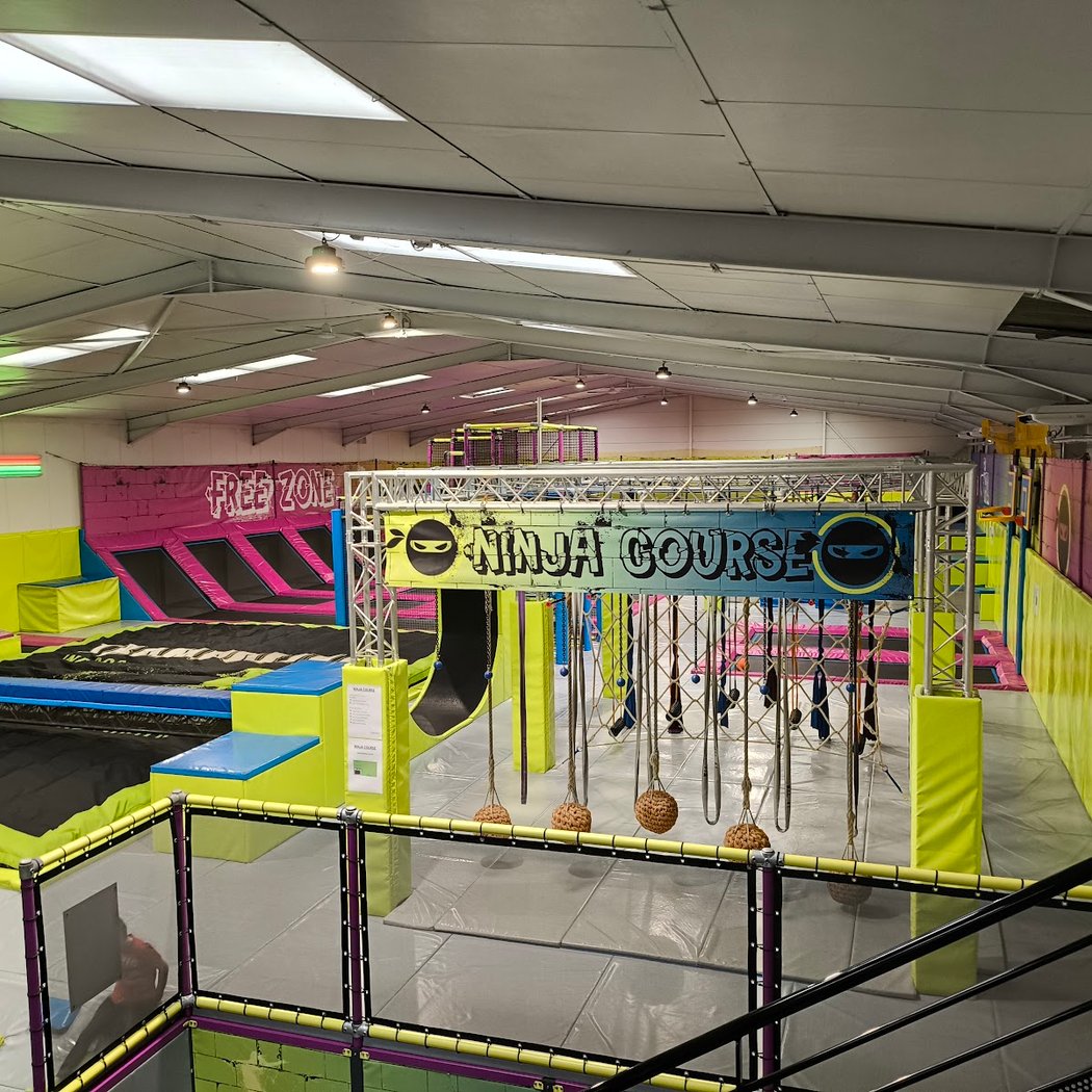 IN ZI'AIR TRAMPOLINES VINEUIL 1