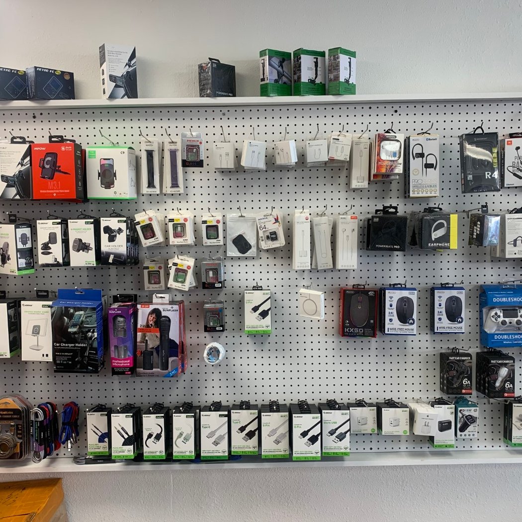 Top Phone Repair & Laila Boutique - Cell Phone Repair & Screen Replacements 3