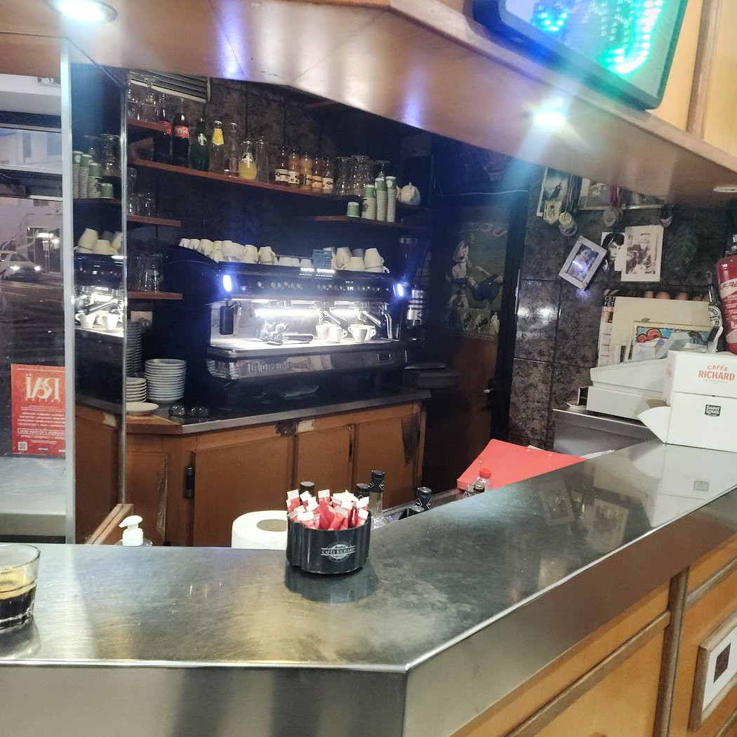 Les Coteaux Du Rhone Cafe 76 2