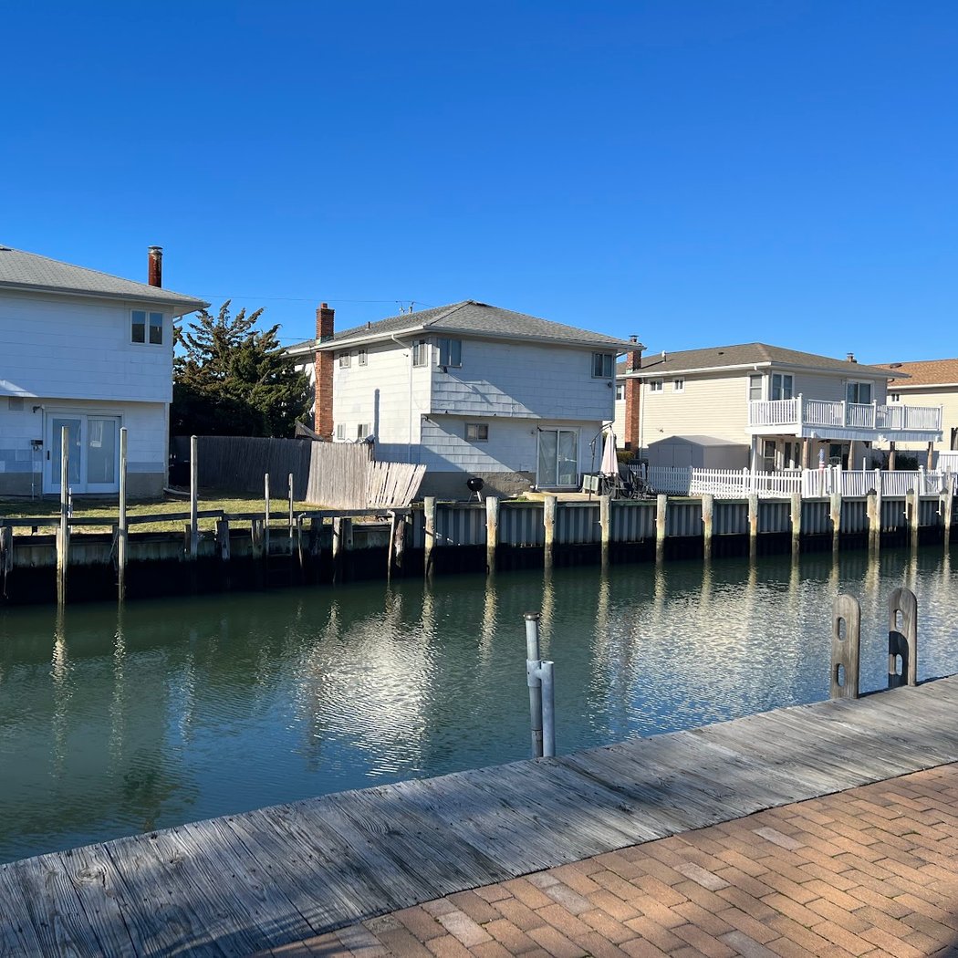 Dock, Douglas Manor 2