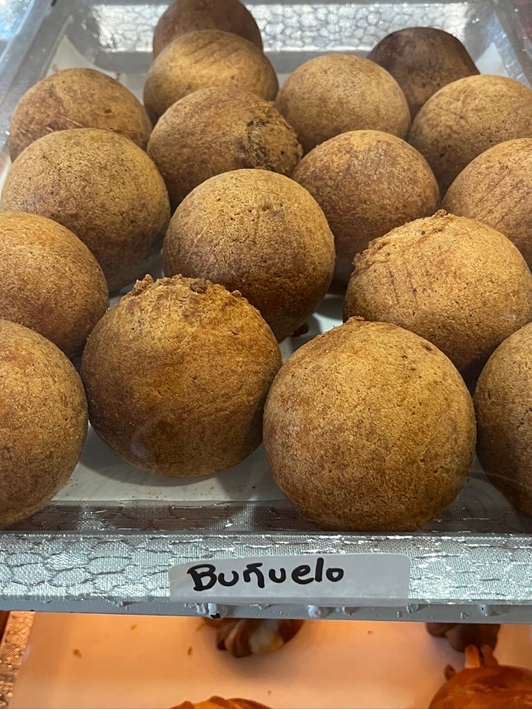 Calibella Bakery & Piqueteadero 1