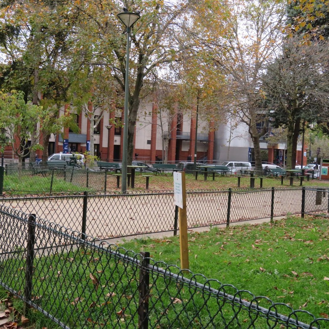 Porte de Saint Cloud et Square Roger Coquoin Garden 3