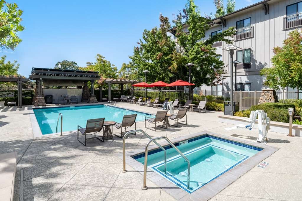 Hampton Inn & Suites Windsor - Sonoma Wine Country 3