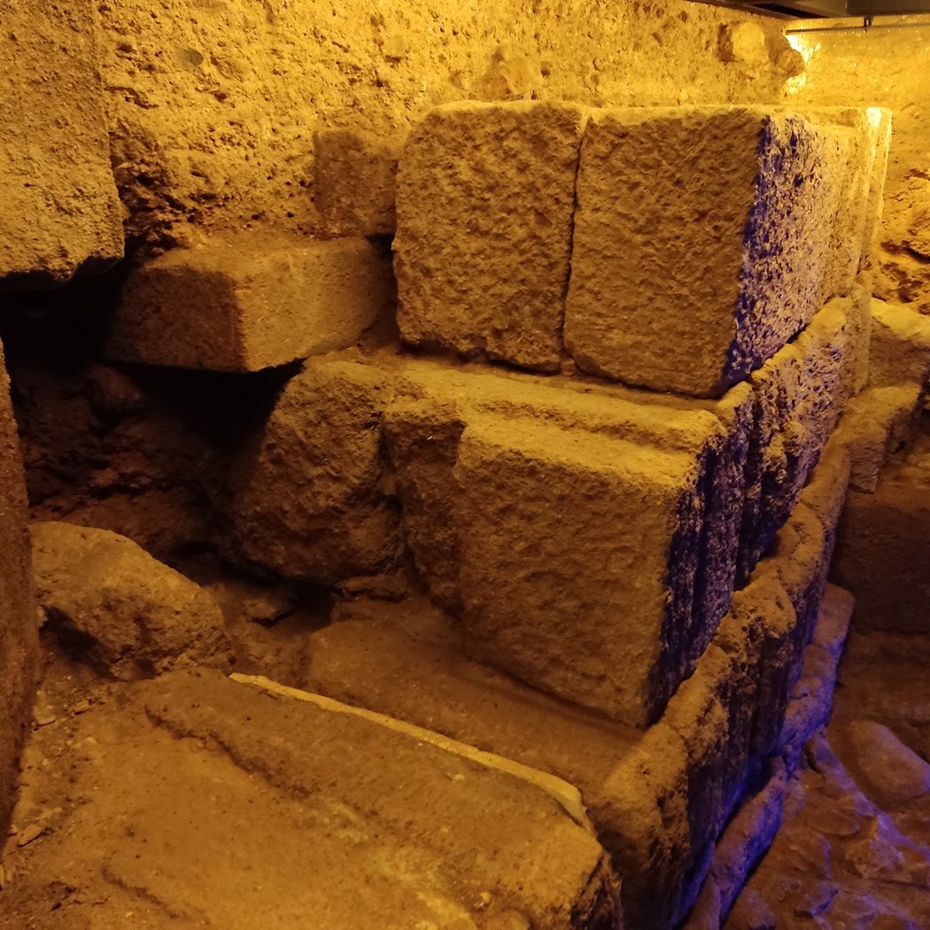 Yacimiento Cueva del Pájaro Azul • Puerto Militar de Gadir siglo III a.C. 3