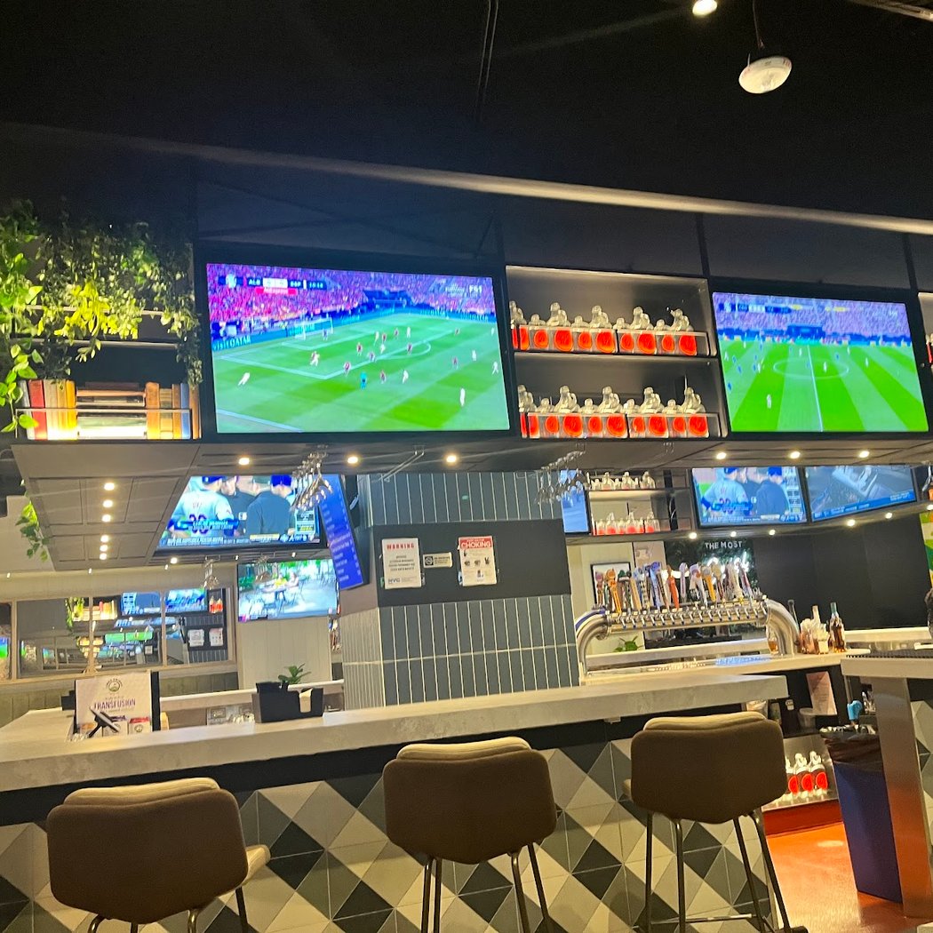 GOLFZON Social’s Football Watch Parties 3