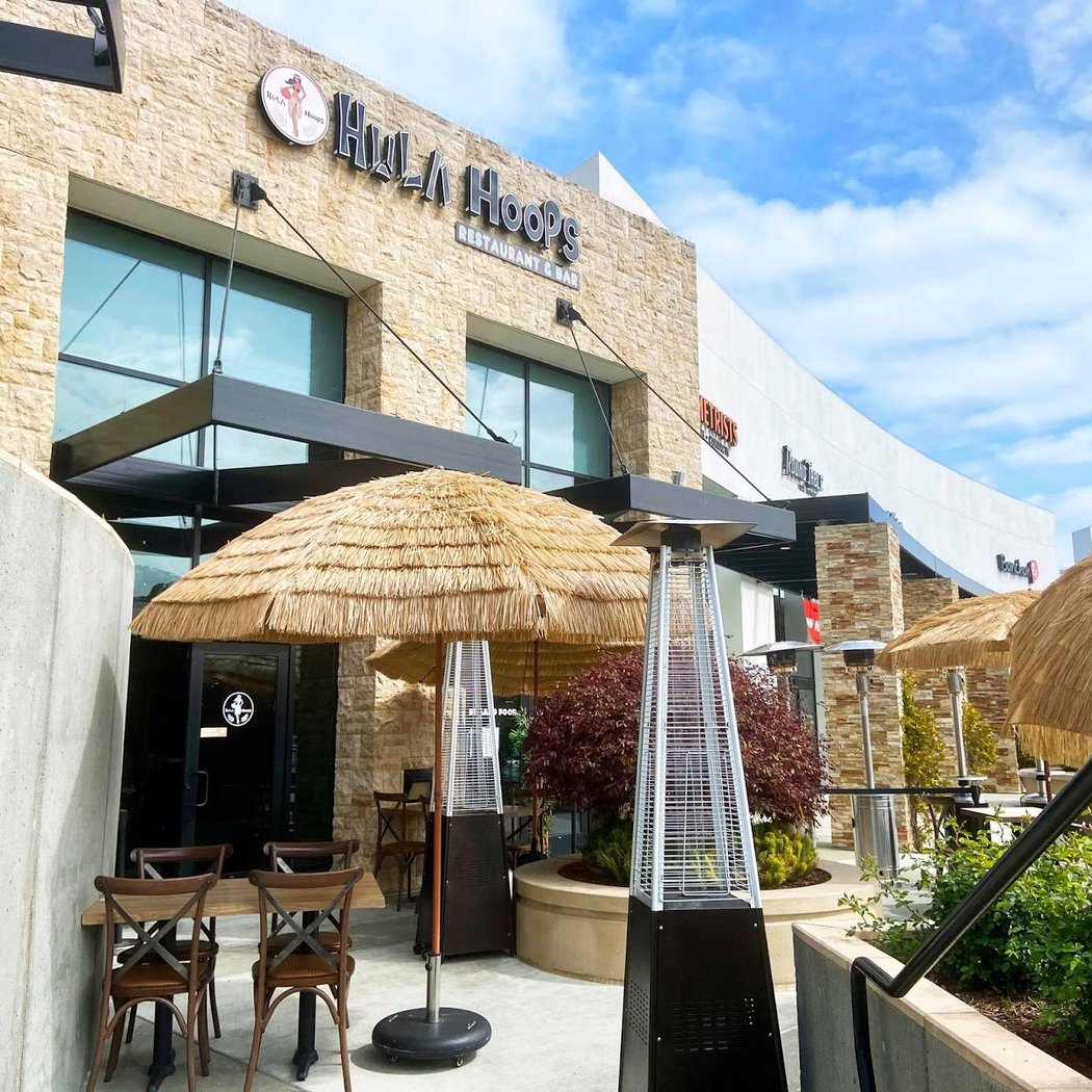 Hula Hoops Restaurant & Tiki Bar 3