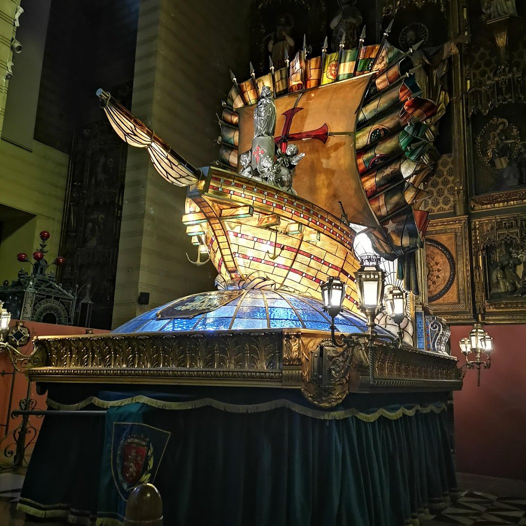 Museum of Lanterns and Crystal Rosaries 2
