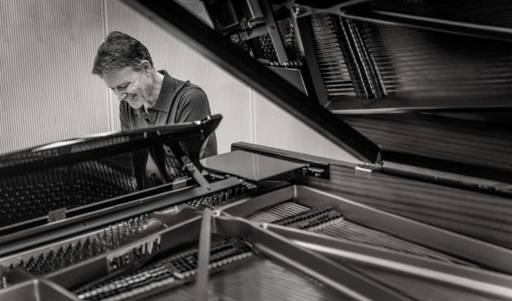 OF SORROW BORN - Michael Hersch's works for solo instruments 1