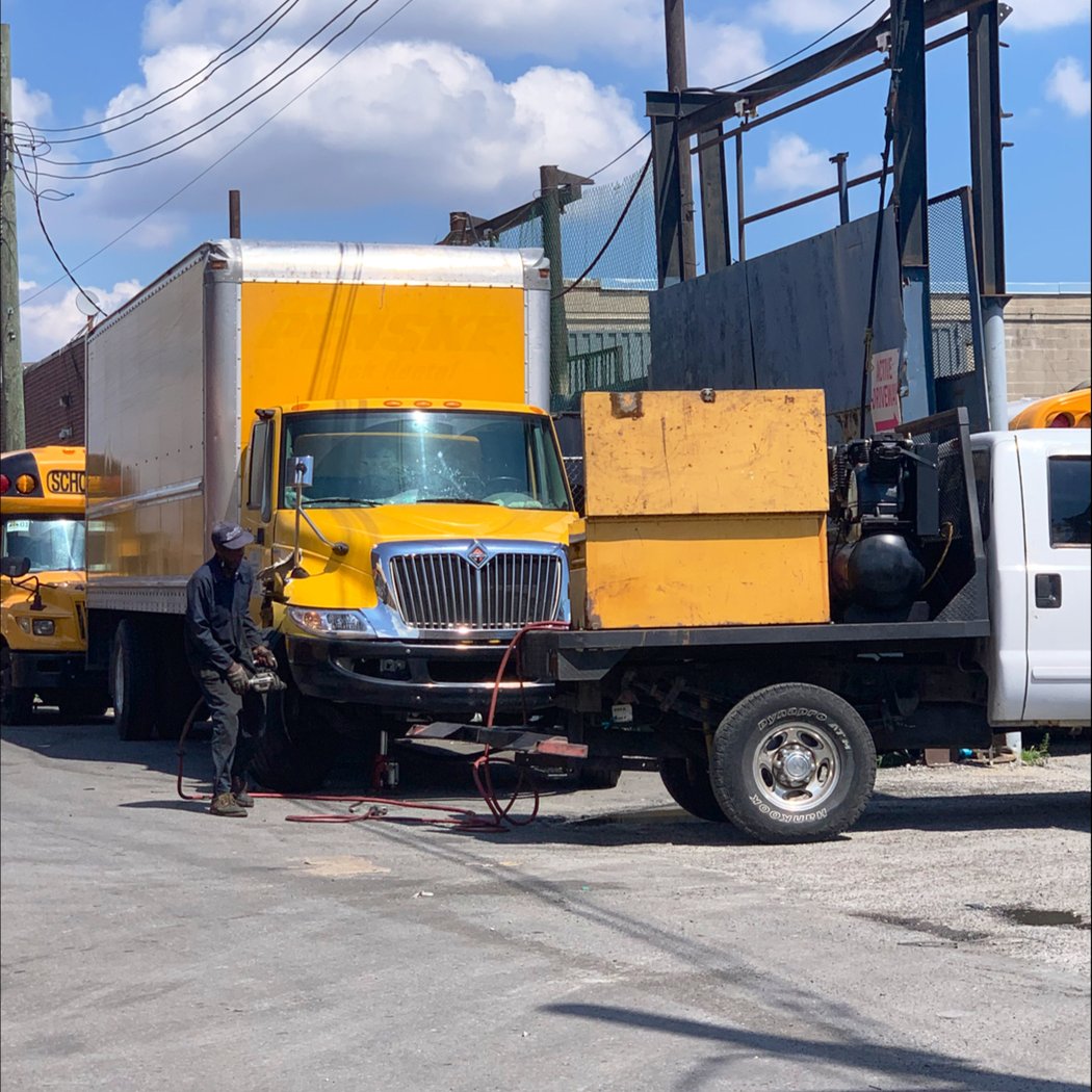 TRUCK TIRE & MOBILE TIRE SERVICE CENTER 1