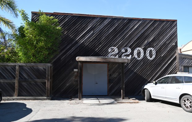 2200 Studios 3