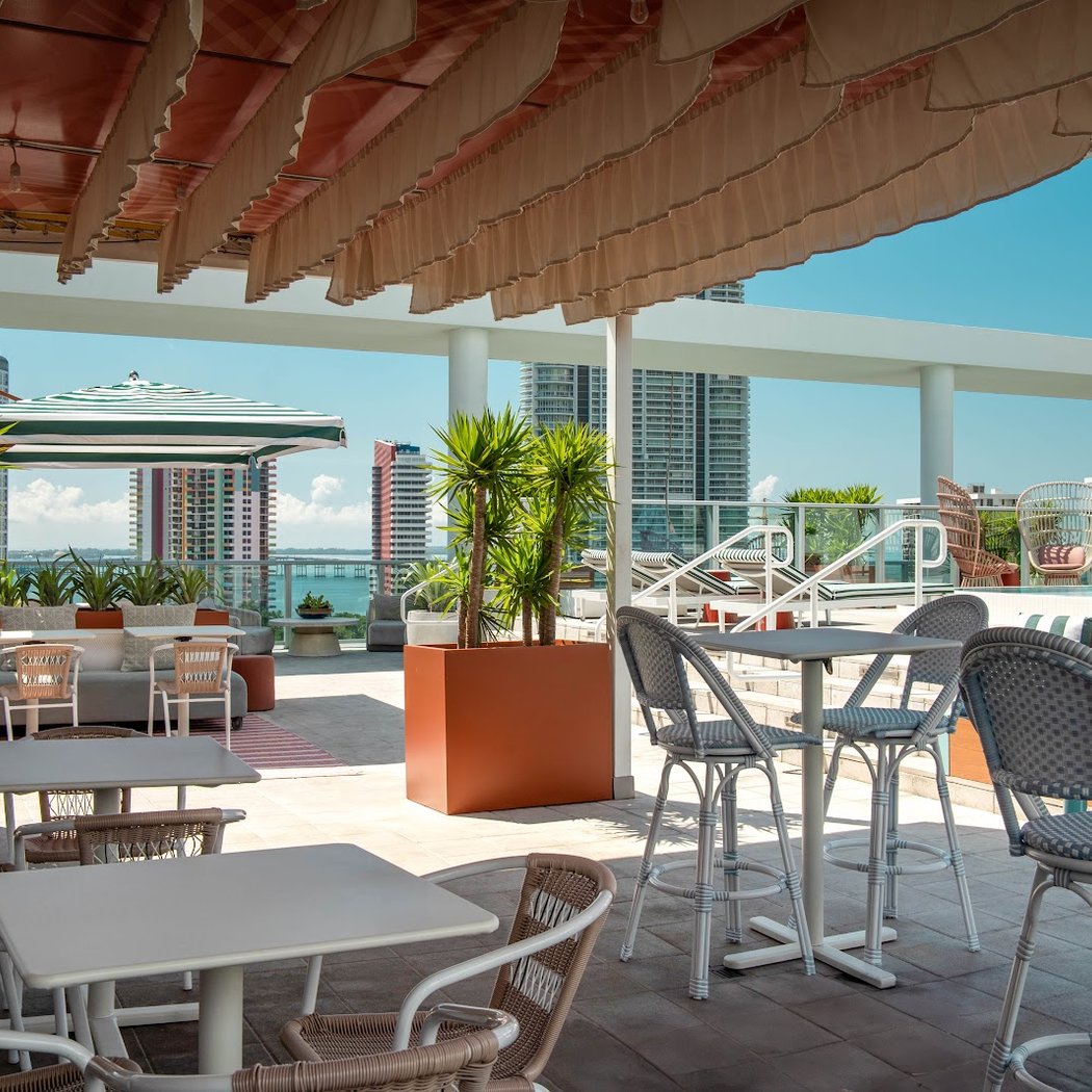 Vista Rooftop Bar and Lounge 2