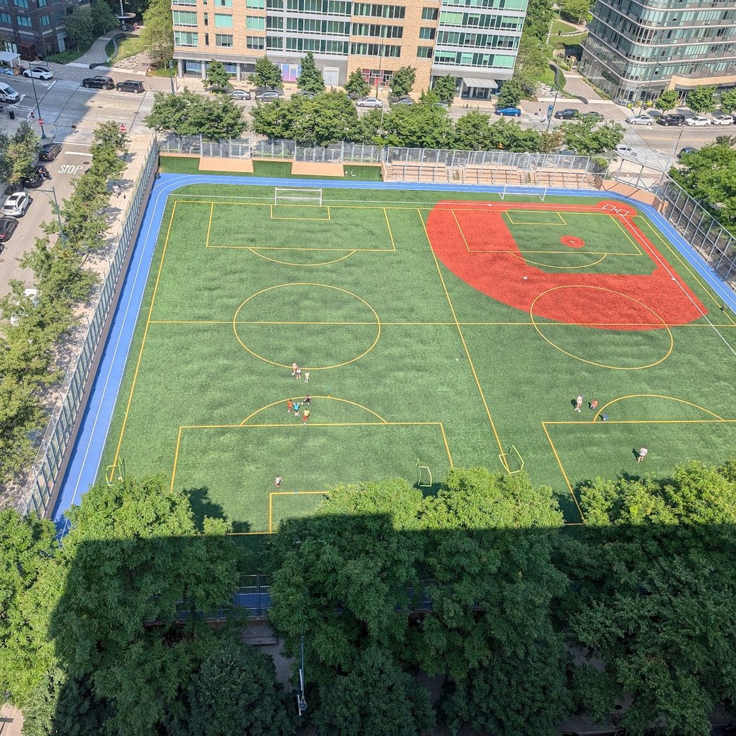 Gantry Plaza State Park - Sports field 2