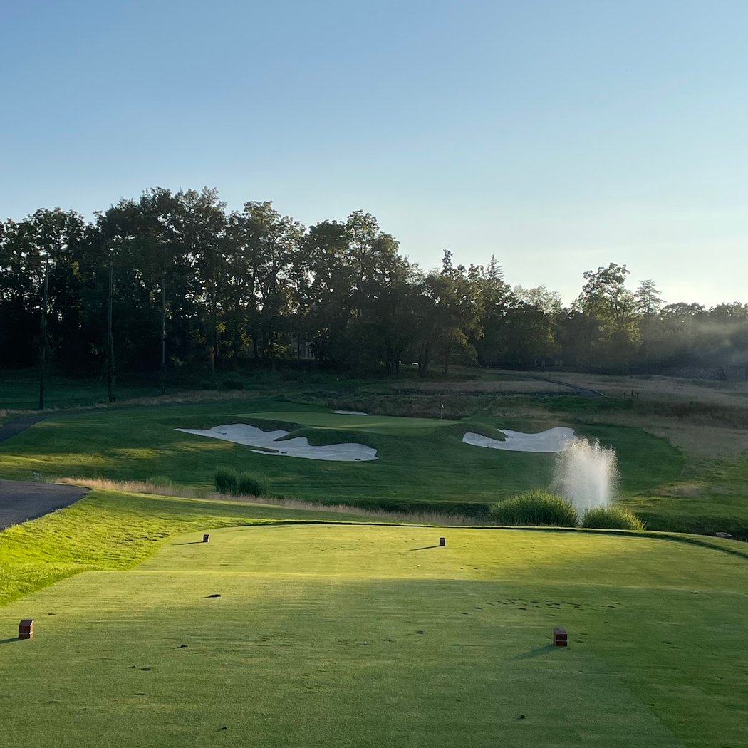 Paramount Country Club 1