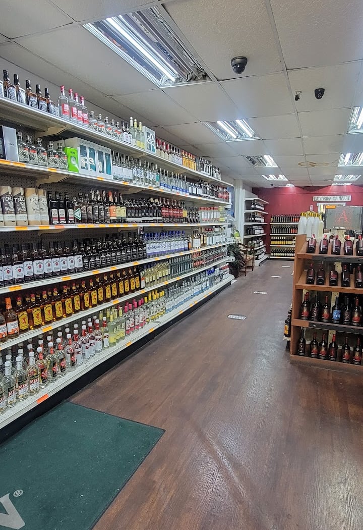 Junior's Liquors 4