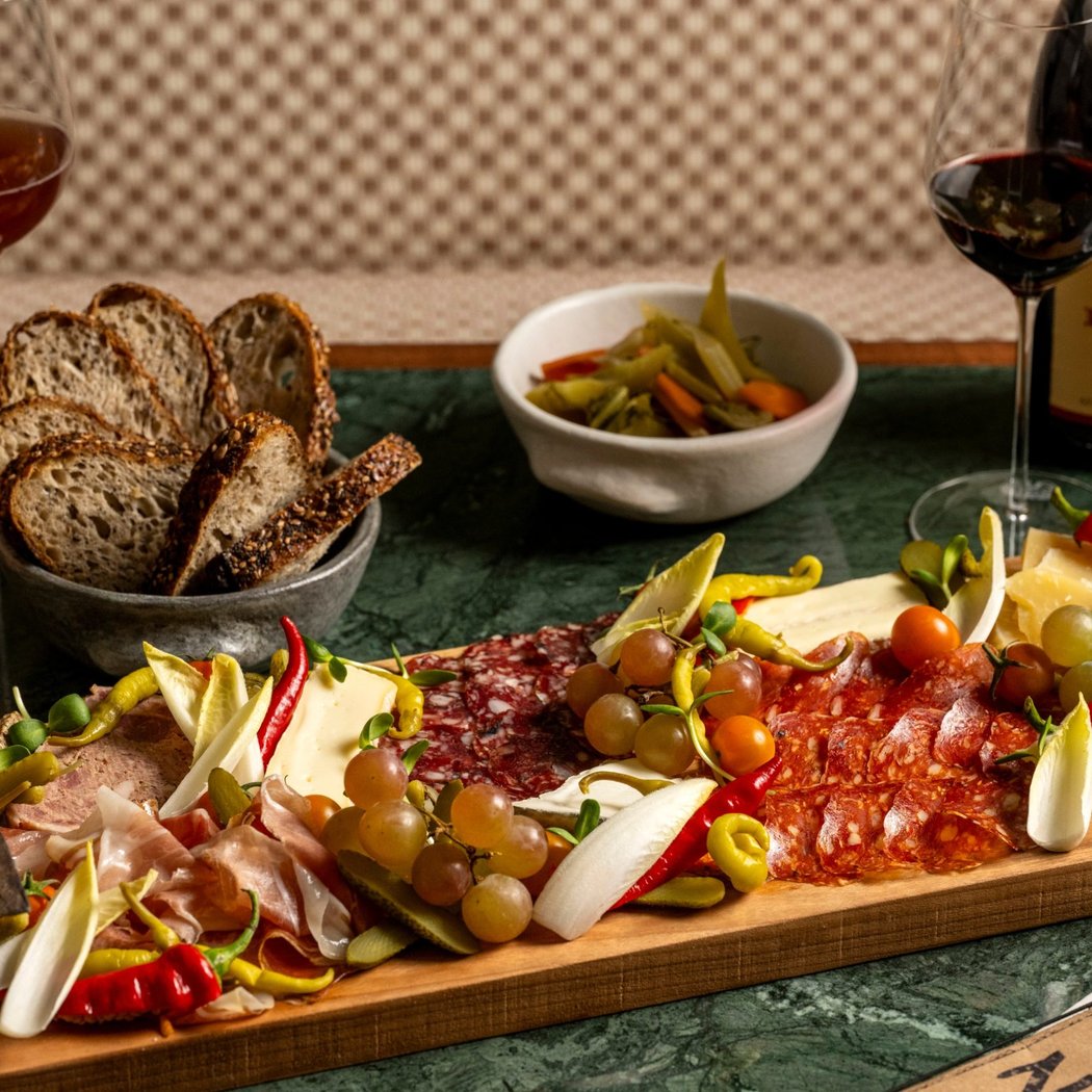La Compagnie, Flatiron 1