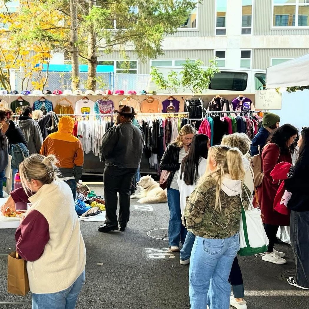 Fremont Bridge Market 3