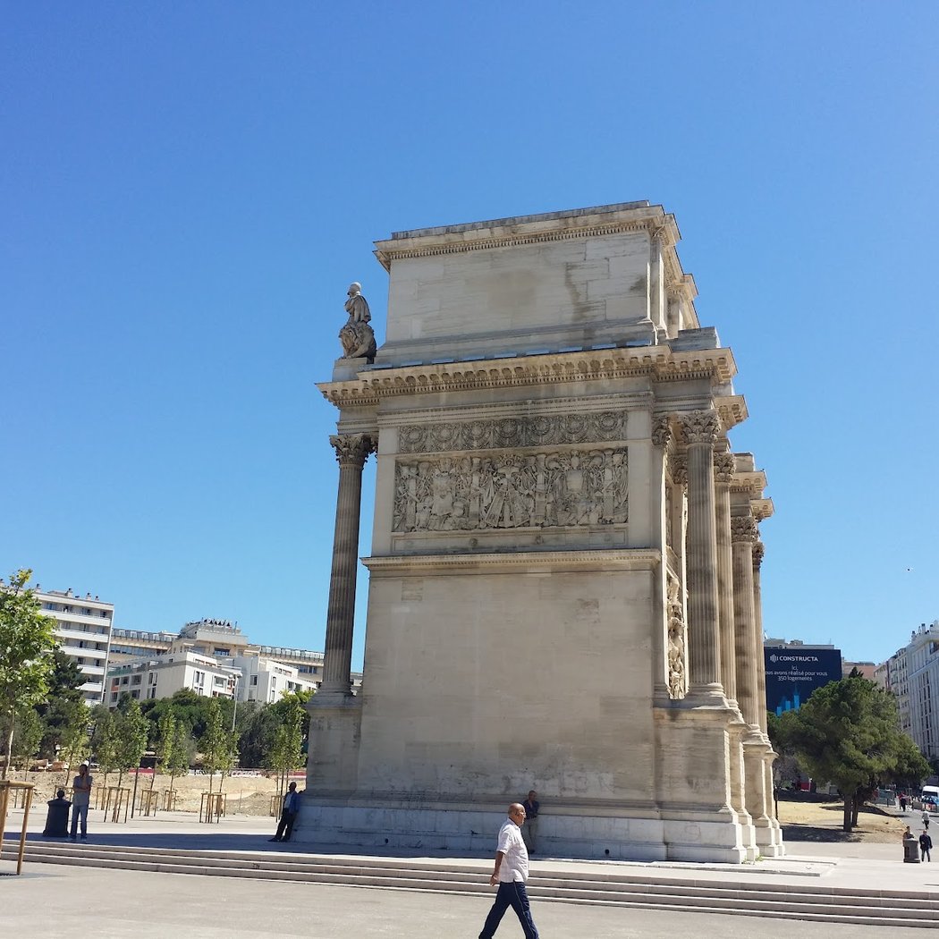Winter Solstice Alignment at the Arc de Triomphe du Palais 3