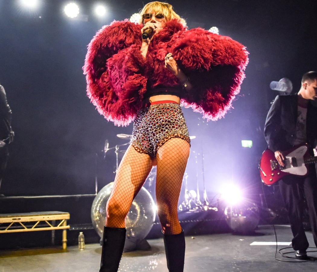 Suki Waterhouse: The Loveland Tour 1