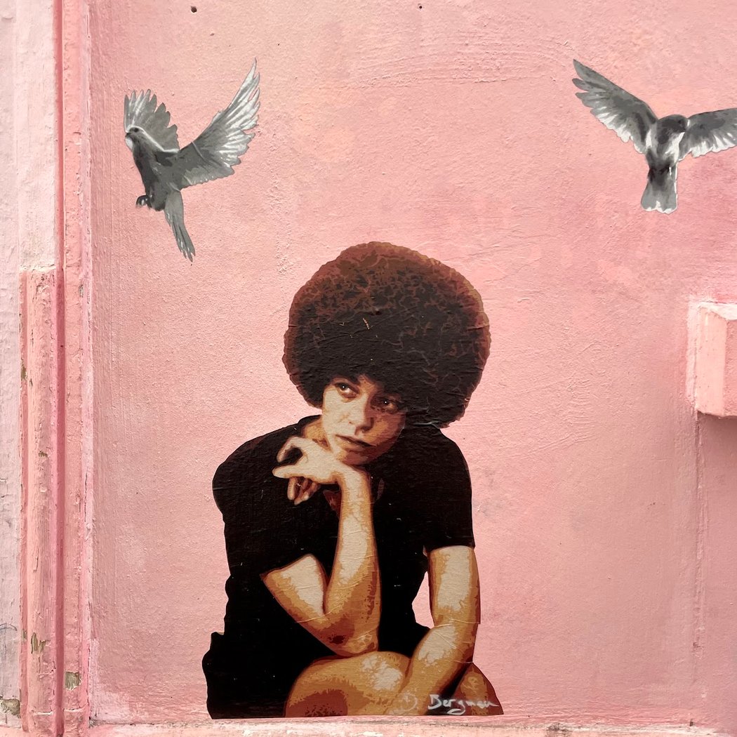 Pink House - Streetart 1
