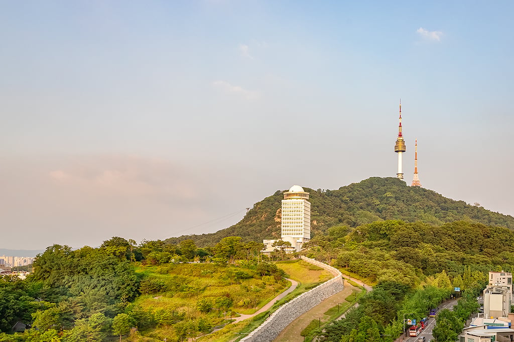 Namsan Baekbeom Square 4