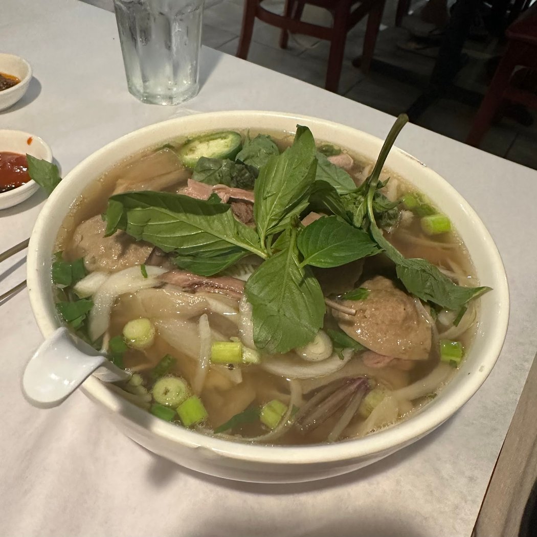 Hoanh Long Vietnamese & Chinese Restaurant 3