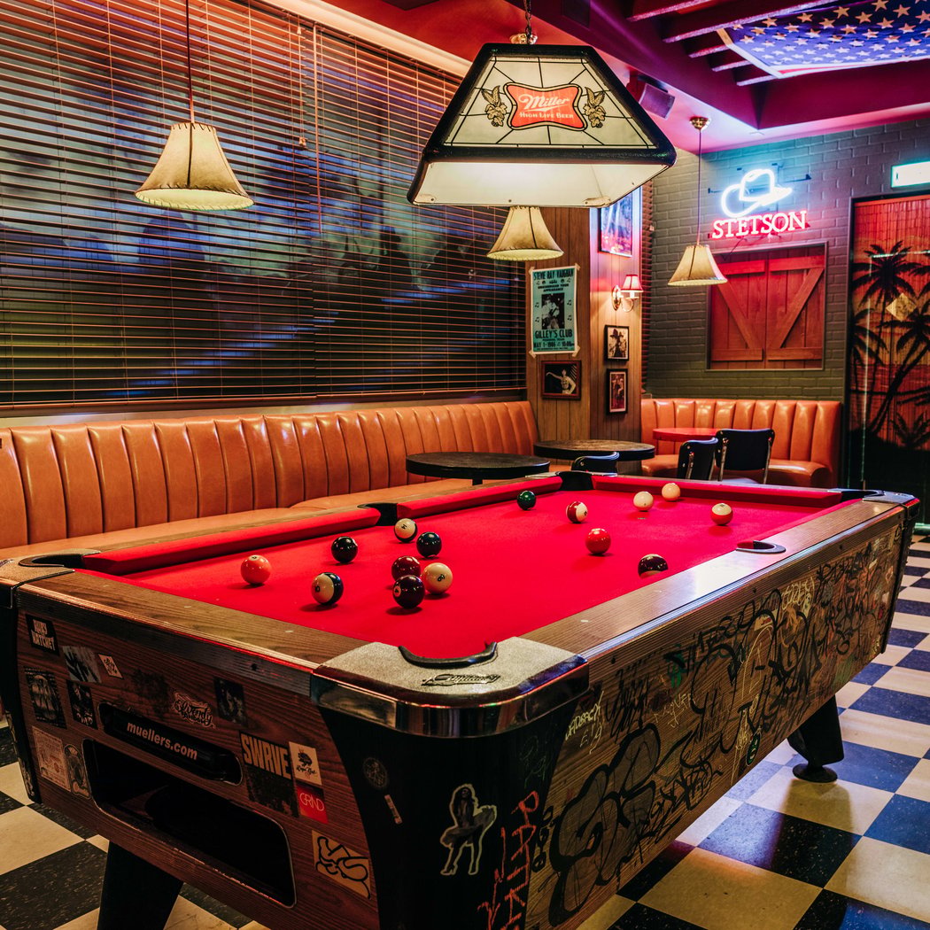 Ray's Hometown Bar 3