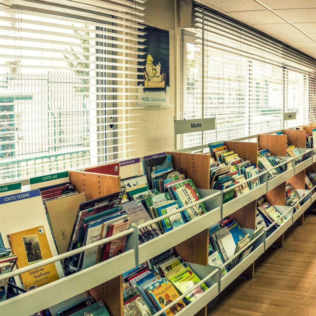 Bibliothèque Oscar Wilde 1