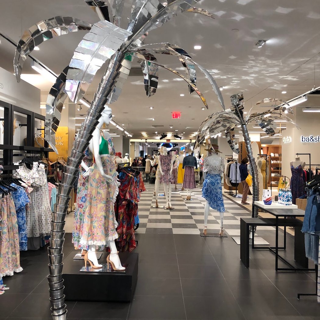 Bloomingdale's 4