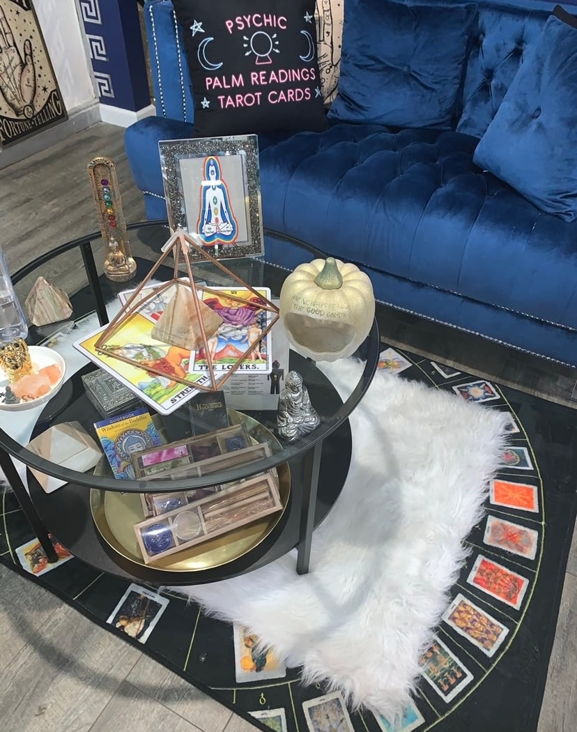 Psychic Reading in Dumbo Brooklyn - Medium, Chakra Analysis, Aura Healing in Brooklyn, NY 1