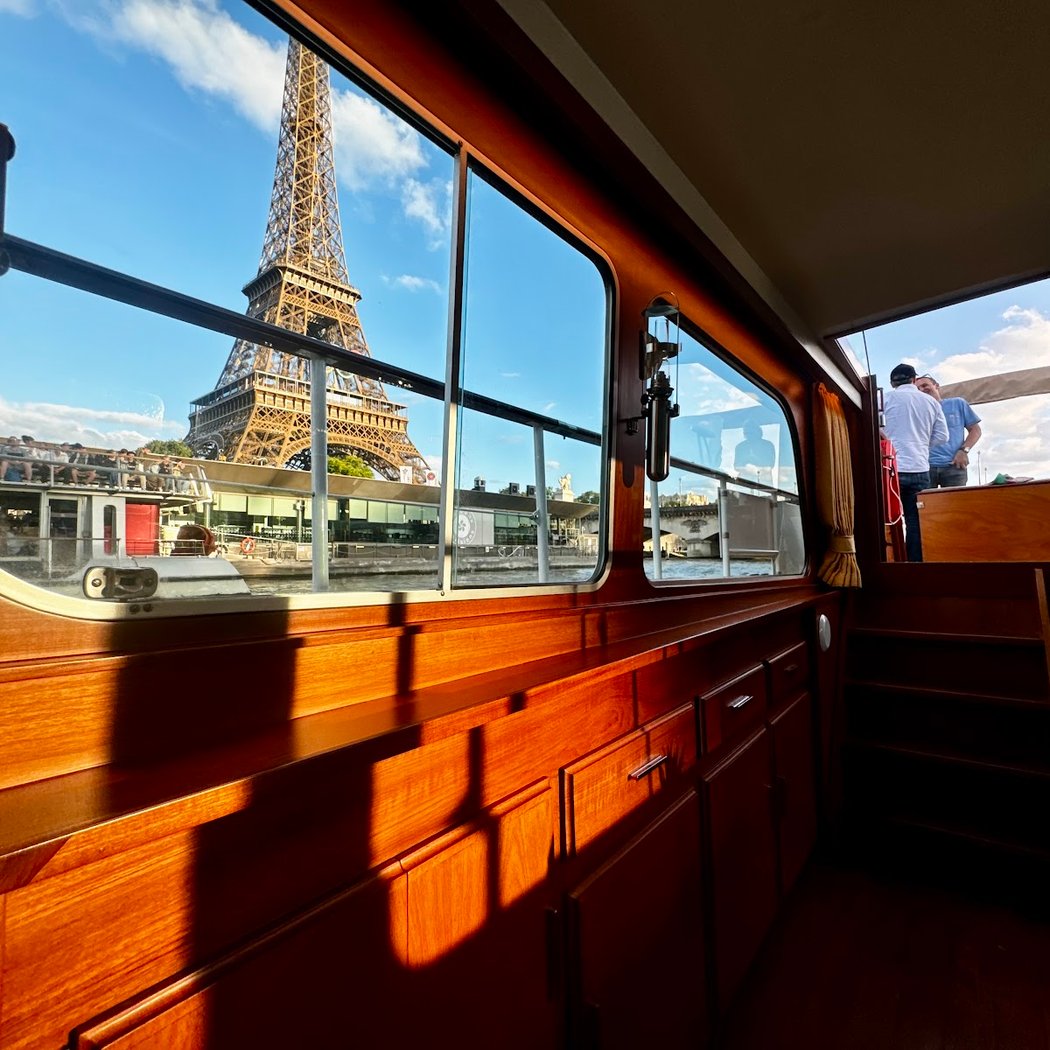 Dolce Vita Yacht - Private Seine River Cruise Paris 3
