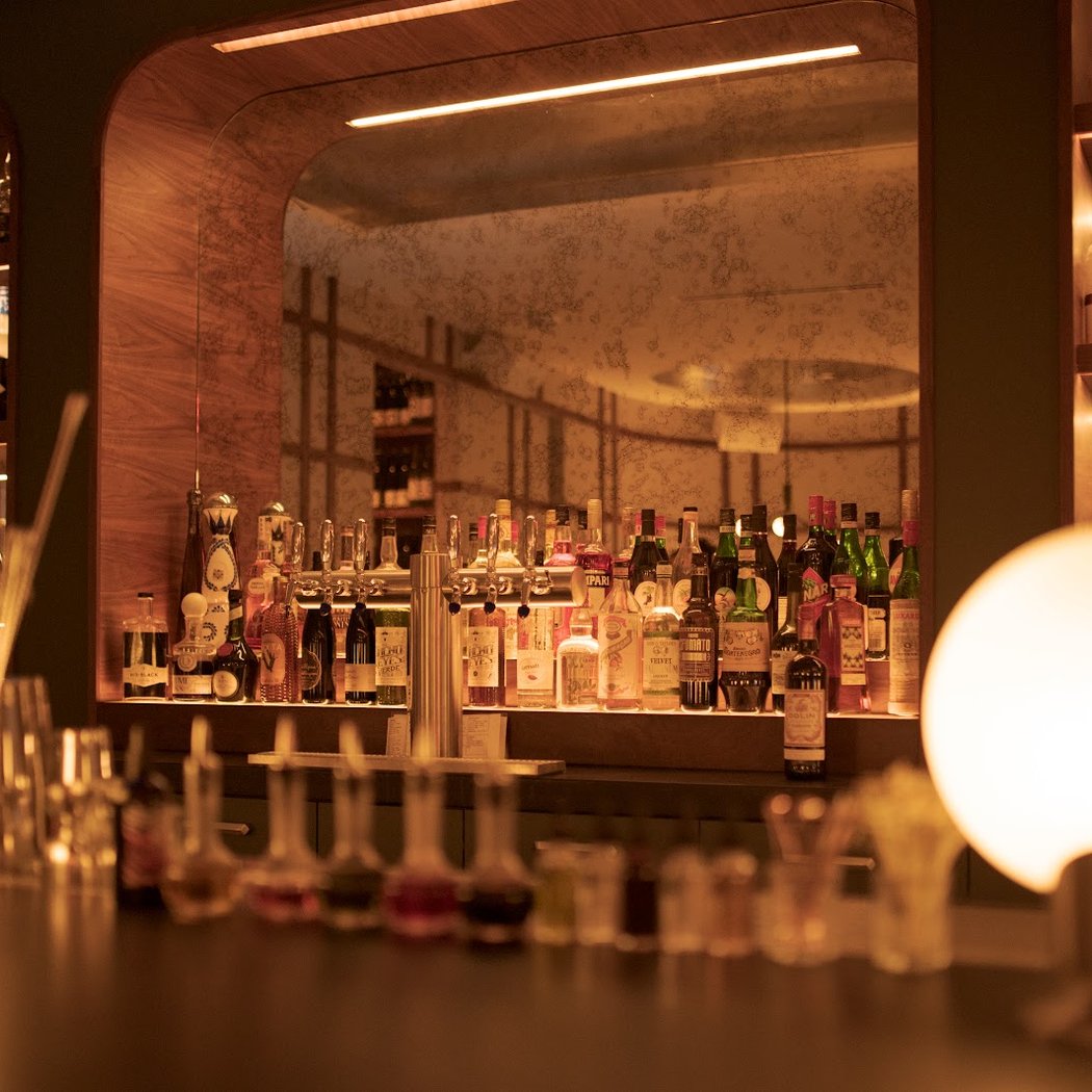 Bar Francis 1