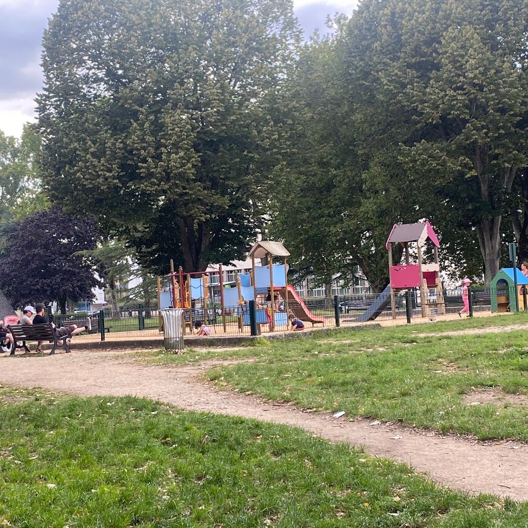 Aire De Jeux Pour Enfants 2