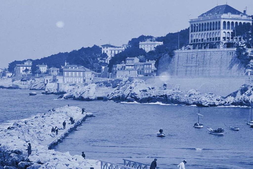 Between Land and Sea, a History of the Marseille Coastline 1